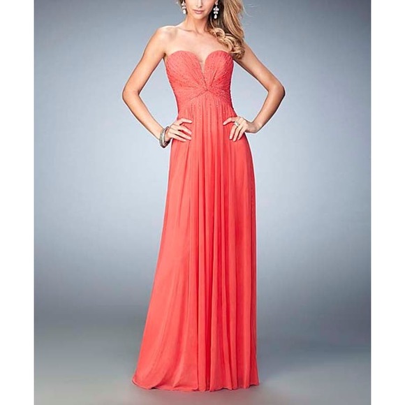 La Femme Dresses & Skirts - LA FEMME Deep Sweetheart Neckline Gown Size 4 New with Tags